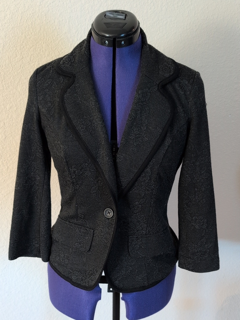 Wet Seal Black Textured Floral Single-Button Blazer